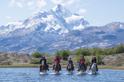 Da El Calafate: passeggiata a cavallo nella Estancia e tour in barca