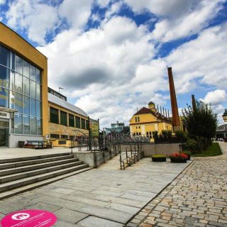 Pilsner Urquell Brewery & Nižbork Glasswork Tour with Lunch