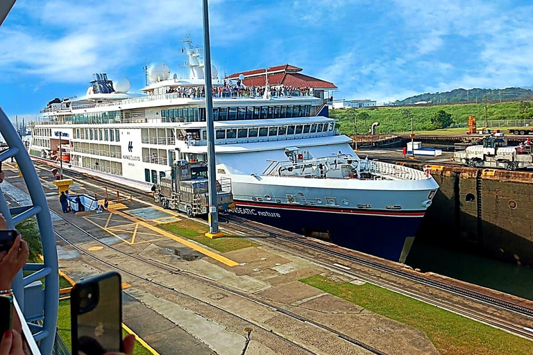 Panama City: Canal & Colonial Churches of Casco Antiguo