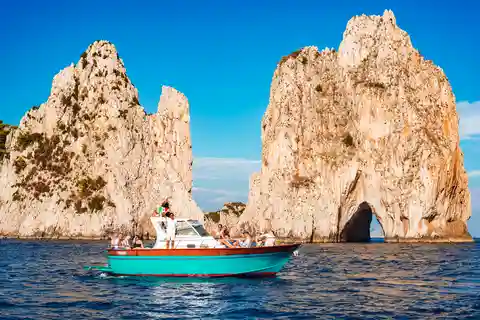 Capri: Spaß und Schwimmen in der Blauen Grotte - halbtägige Bootsfahrt