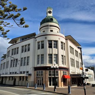 Napier: Private Customizable Tour in a Luxury Vehicle
