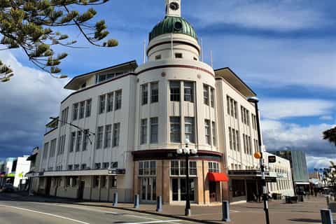 Napier: Private Customizable Tour in a Luxury Vehicle