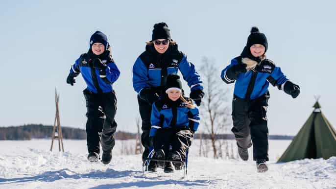 fra rovaniemi heldags familievenlige sneaktiviteter
