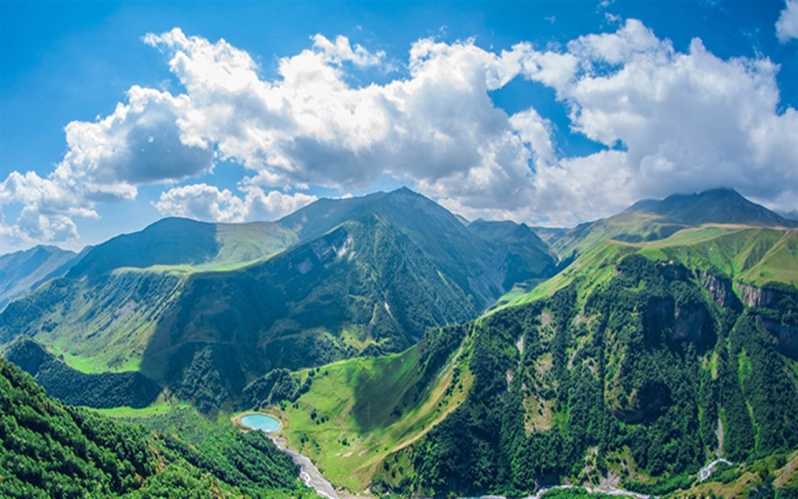 Монастырь Джвари, Ананури, Гудаури и Казбеги: тур из Тбилиси