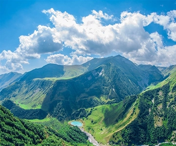 Tbilisi: Gudauri and Kazbegi Day Trip Including 4WD