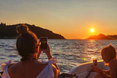 Dubrovnik: croisière en bateau privé au coucher du soleil avec vin et bière