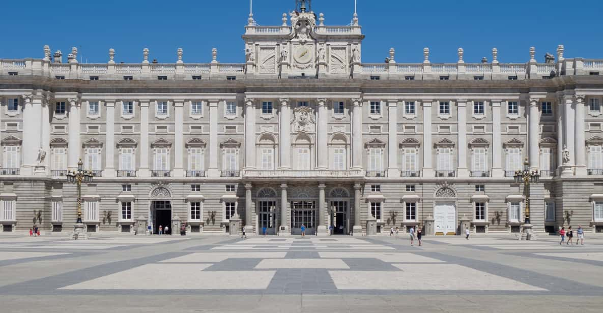 Madrid: visita guiada al Palacio Real con entrada sin colas | GetYourGuide