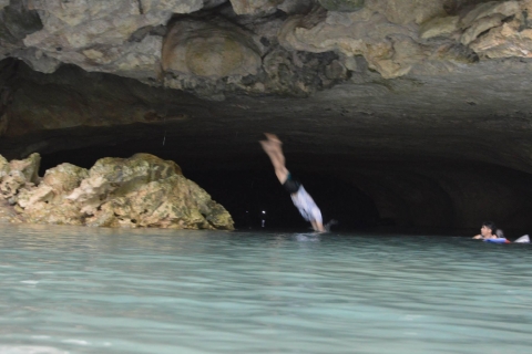 Belize-stad: grotkajaktocht van 5 uurKajak door grotten en zipline voor cruisegast