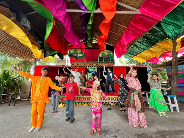 Private Tour Kampung Gypsy Kota Kinabalu Sabah Water Village