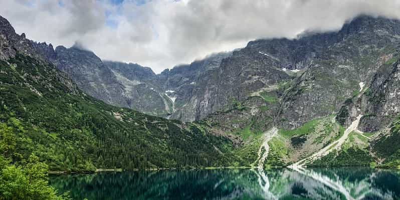 クラクフから タトラ山脈のモルスキーオコ湖ツアー Getyourguide