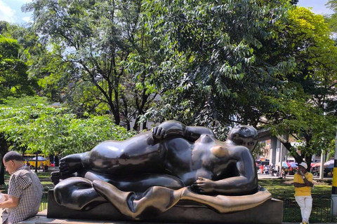 Medellín Through Time – City Sightseeing Tour | Subway, Metrocable, and Historic Center