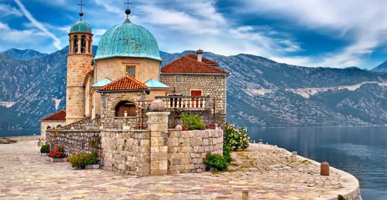 Kotor: Panny Márie na skalách Kotor: výlet loďou do starého mesta Perast