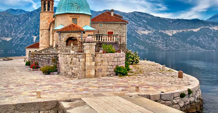 Kotor: Panny Márie na skalách Kotor: výlet loďou do starého mesta Perast