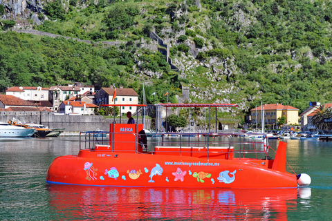 Kotor: Panorama e experiência submarina semissubmarinaKotor: Panorama e experiência subaquática semi-submarina