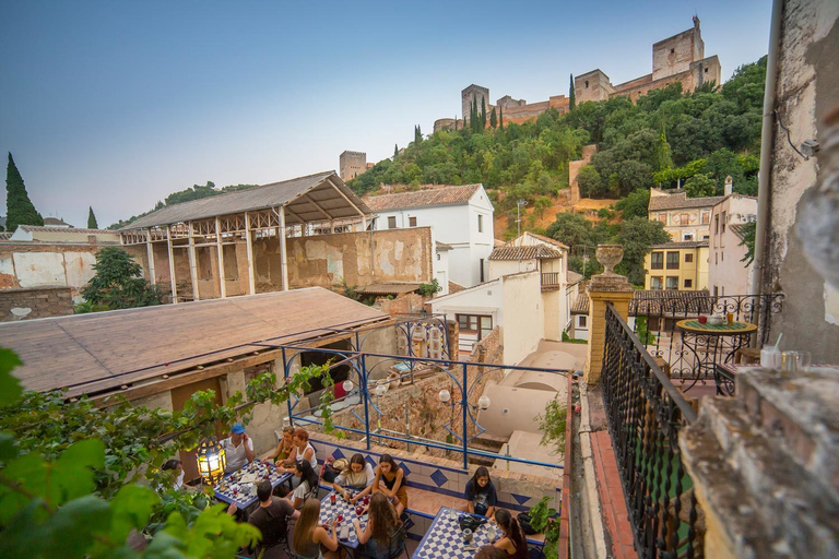 Granada: tour privato di mezza giornata in 4 quartieri e 4 cultureGranada: tour di mezza giornata di 4 quartieri e 4 culture