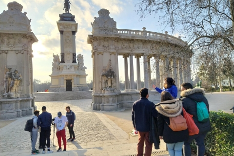 Madrid: visite à pied du palais de Cibeles et du parc du RetiroVisite privée