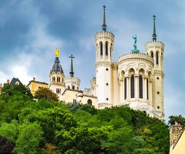 Lyon: Old District Private Guided Walking Tour