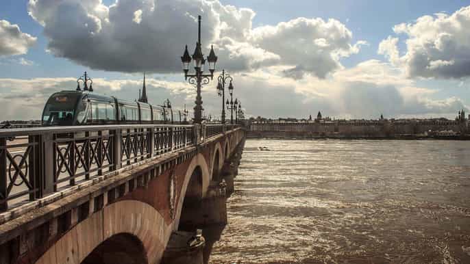 bordeaux guided walking tour
