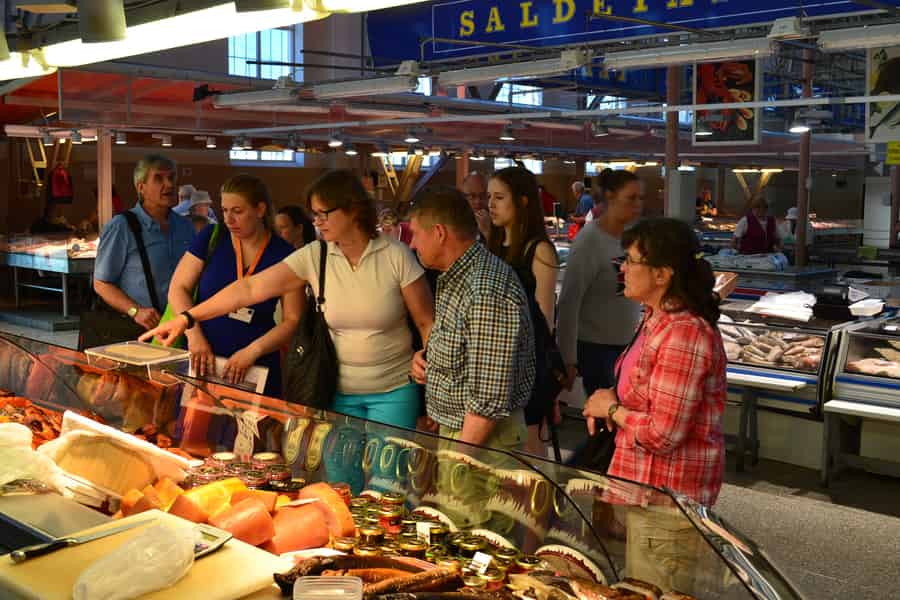 Riga: Lettische Foodtour mit 20 Verkostungen auf dem Zentralmarkt. Foto: GetYourGuide Riga: Lettische Foodtour mit 20 Verkostungen auf dem Zentralmarkt. Foto: GetYourGuide