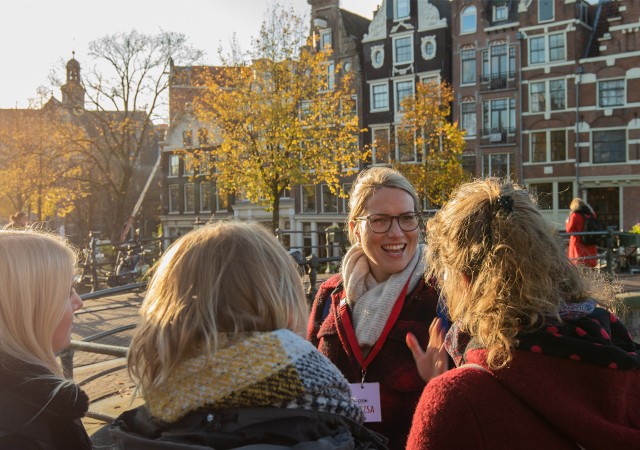Visit Amsterdam: Jordaan District Tour with a German guide in Amsterdã