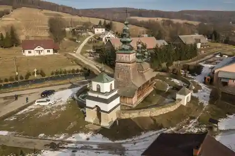 Из Кракова: экскурсия по деревянным церквям ЮНЕСКО