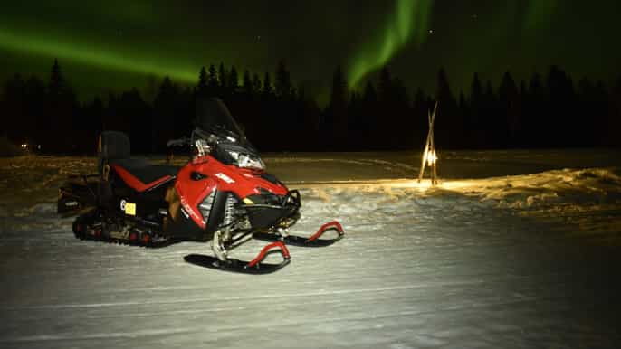 rovaniemi northern lights snowmobile experience