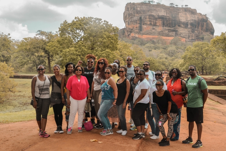 Von Kalutara aus: Sigiriya Felsen und Dambulla Höhle Ganztagestour
