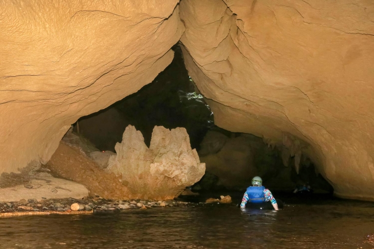 Belize City: Cave Tubing & Zipline Adventure TourTour met pick-up van Water Taxi Terminal