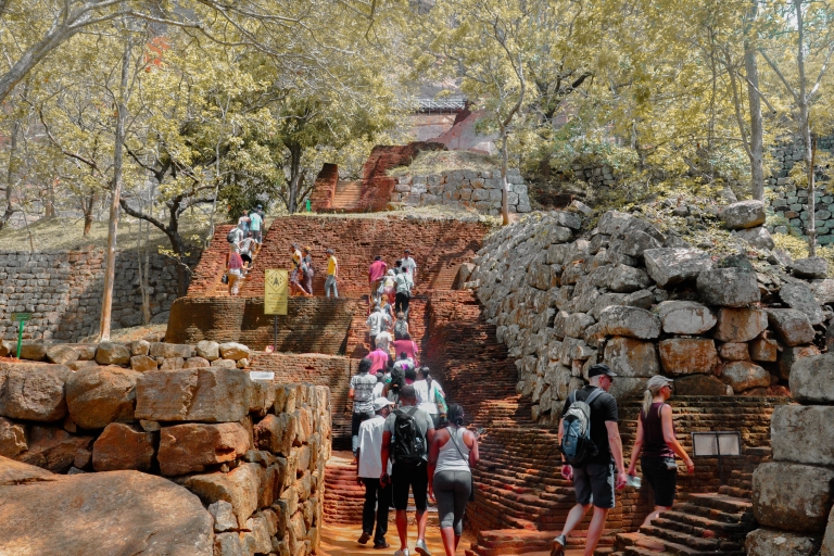 Van Kalutara: dagtour Sigiriya Rock en Dambulla-grot