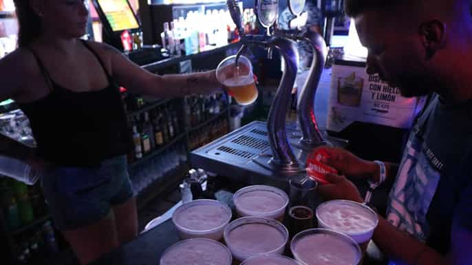 barcelona the ultimate party and pub crawl