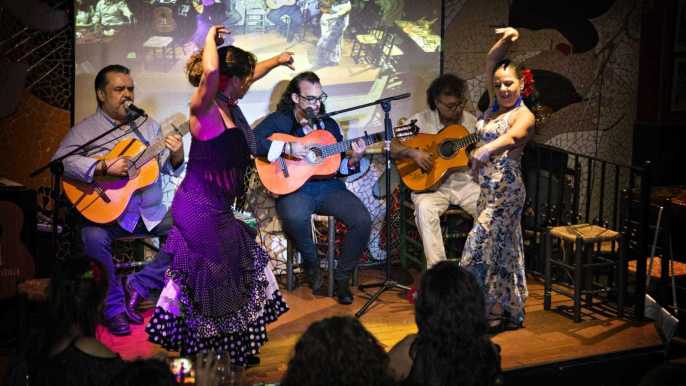 Valencia: Gourmet Meal with Flamenco Show