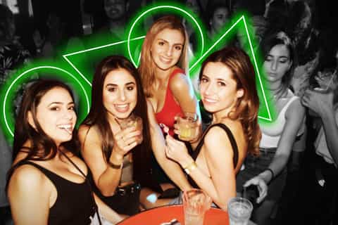 London: Camden Pub Crawl with Drinks