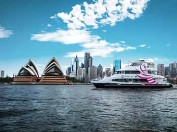 Sydney: Hafenrundfahrt mit 2-Gänge-Premium-Mittagessen Sydney: Hafenrundfahrt mit 2-Gänge-Premium-Mittagessen