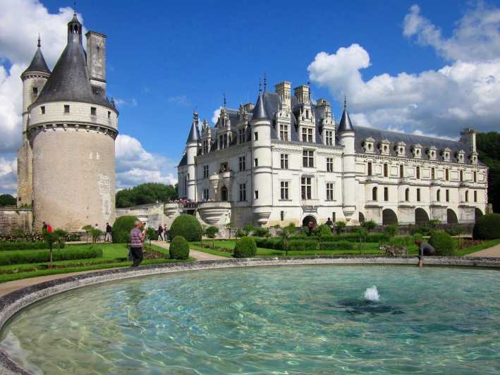 From Tours & Amboise: Day Trip to Chambord & Chenonceau