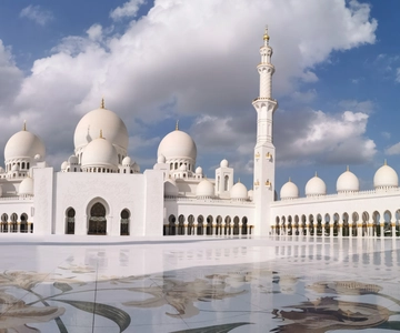 From Dubai: Abu Dhabi Small-Group Day-Tour with Lunch