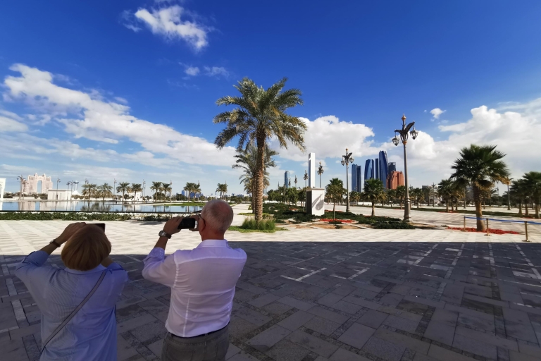 Ab Dubai: Abu Dhabi Tagestour in Kleingruppe mit Mittagessen