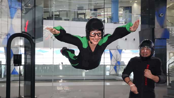 dubai indoor skydiving di 4 minuti per massimo 2 persone