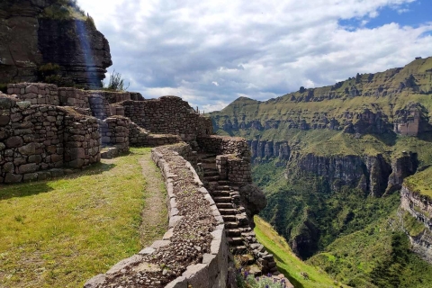 Von Cusco: Waqra Pukara Trek mit Mittagessen