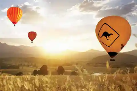 Gold Coast: Hot Air Balloon Flight, Sparkling Wine & Photos