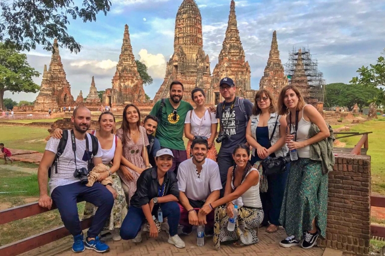 From Bangkok: Floating Market and Ayutthaya Tour in Spanish Group Tour Furama Silom Hotel Meeting Point