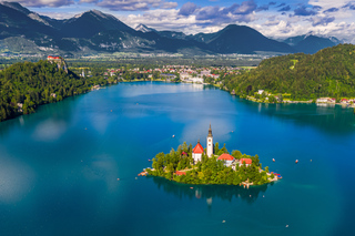 From Ljubljana: Postojna Cave, Predjama Castle and Lake Bled