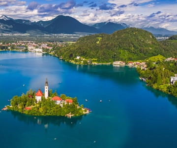 Da Lubiana: Grotte di Postumia, Castello di Predjama e Lago di Bled