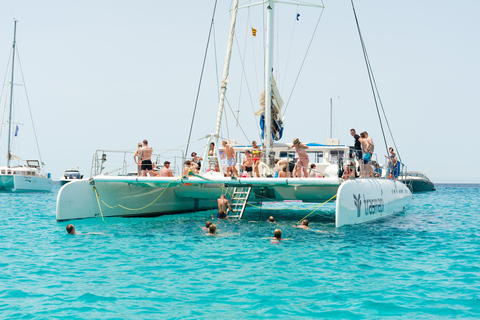 Ibiza : croisière en catamaran à Formentera avec repas et boissonsExcursion matinale avec brunch