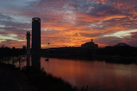 Sevilla: Paseo nocturno de 2,5 horas en bicicleta eléctrica