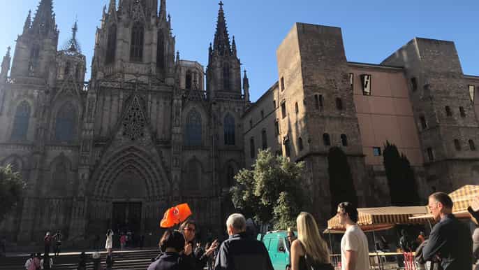barcelona gothic quarter walking tour with vr and cathedral