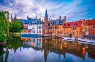 Amsterdam: Ausflug nach Brügge auf Spanisch mit Boots- und Bieroptionen