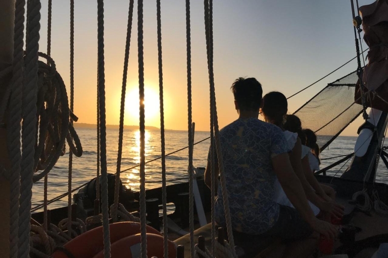 Cartagena: Piratenschifffahrt im Abendrot mit offener Bar
