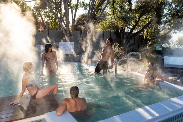 Ervaring met geothermische minerale baden: paviljoenzwembaden voor 12+Geothermische minerale hete baden: Paviljoenzwembaden voor volwassenen vanaf 12 jaar