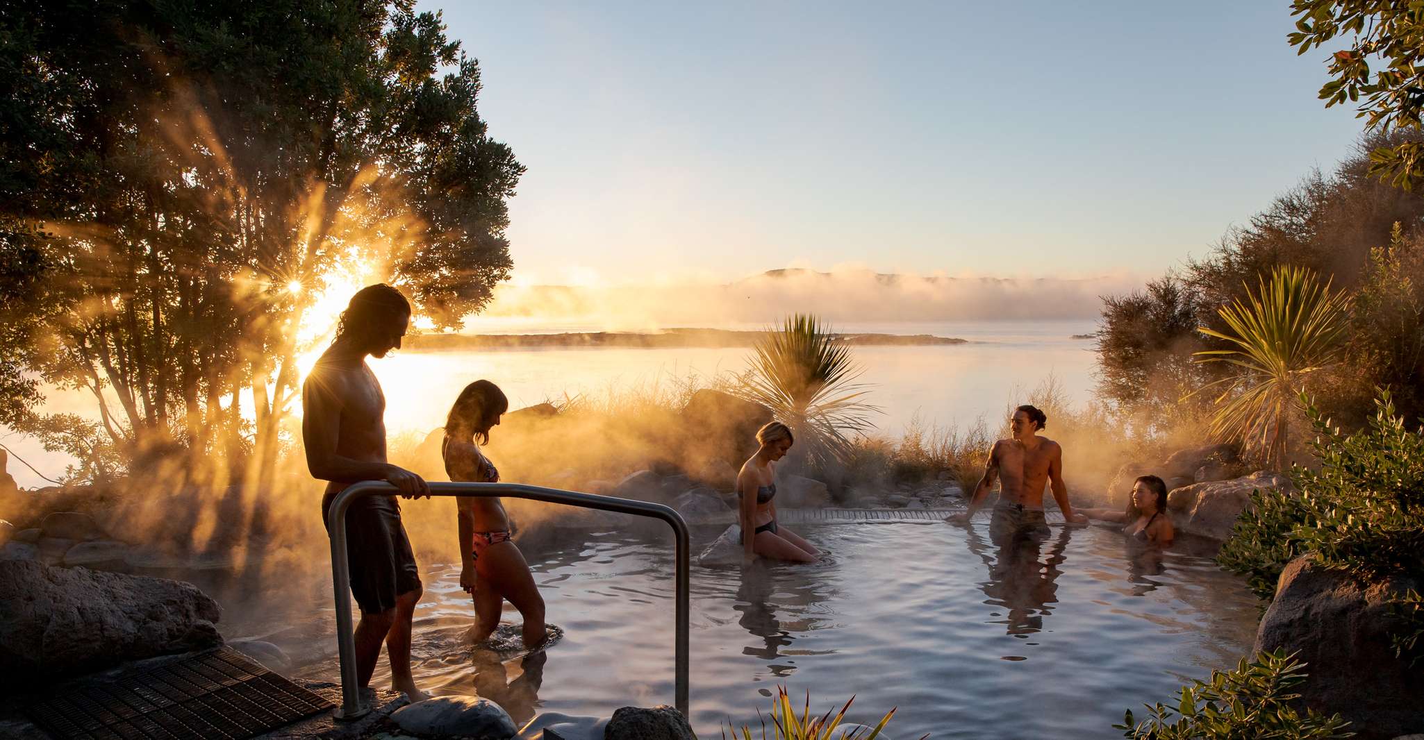 Rotorua Lake, Deluxe Lake Spa Geothermal Hot Spring Bathing - Hizvo