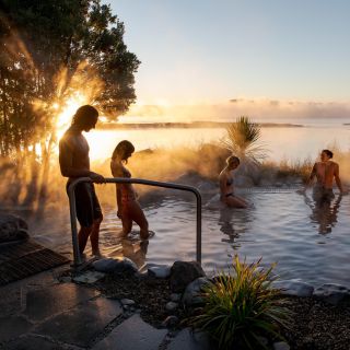 Lac Rotorua : baignade dans des sources chaudes géothermales
